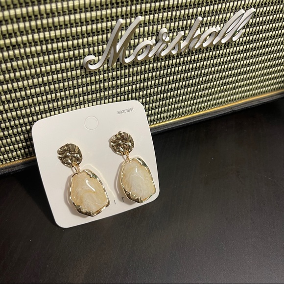 Temperament Drop-Shaped Gem Earrings For Women Metal Irregular Earrings Party - Picture 5 of 8